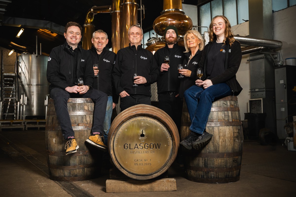 Glasgow Distillery Team around Cask 1